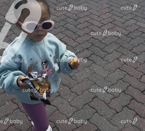 Mia Cora